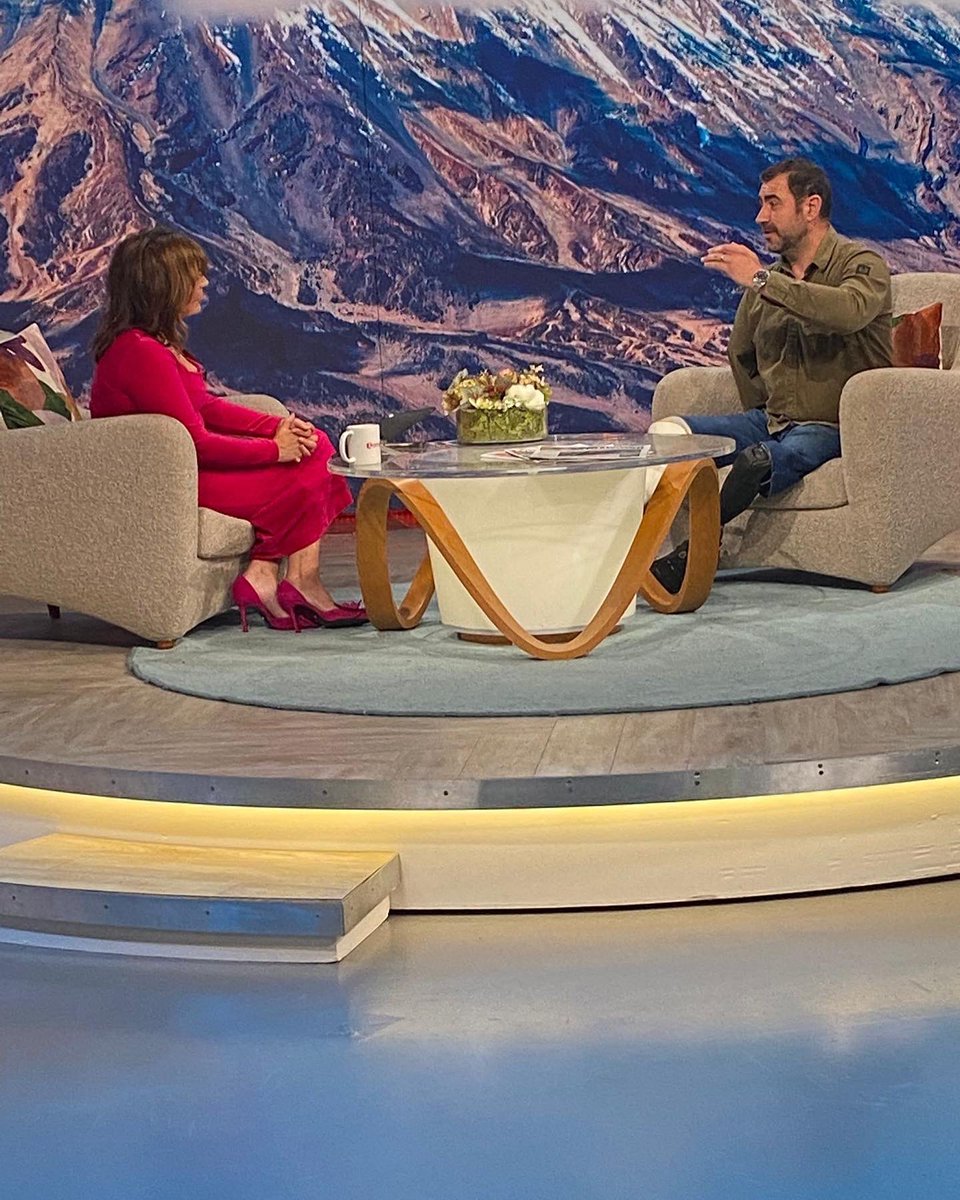 AndyReidMBE_STF's tweet photo. Some sneak pics of @andyreid2506 with @lorraine on @ITV this morning on her show. It was a fantastic interview and will be posted shortly for those of you that missed it!!

#itv #Lorraine #mentalhealthsupport #addictionsupport #KilimanjaroChallenge https://t.co/iWImo7CLvU