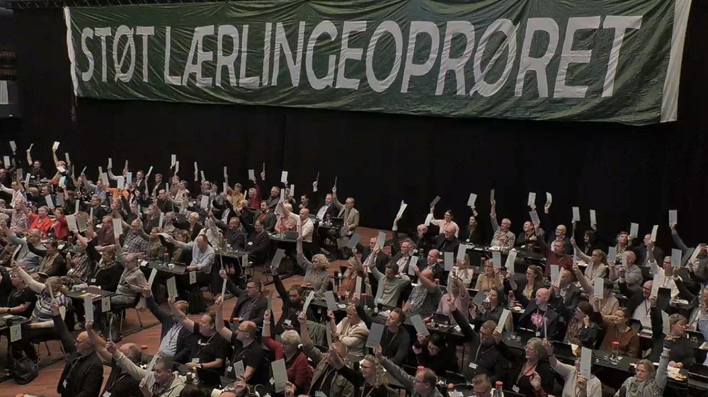 Stærk og vigtig støtte fra en samlet #FHkongres til #Lærlingeoprøret, som har fået masser af opbakning fra de godt 400 delegerede💪👏🙏 #uddpol