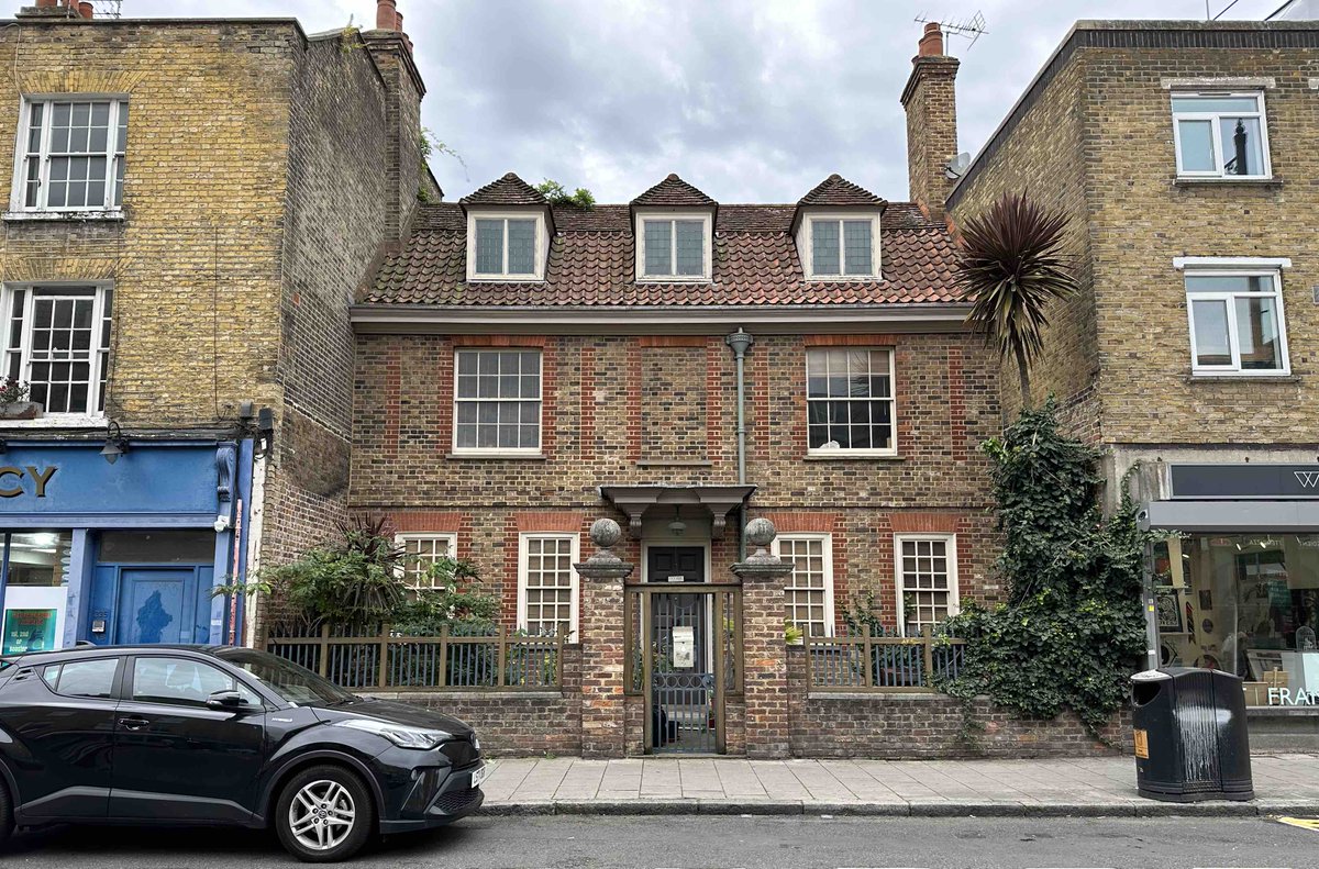 We're fine-tuning our Hackney routes for a new map (coming next Jan!). Stumbled across the Ivy House on Hoxton St. Can anyone tell us about its history? @walk_hackney @HackneySociety @HackneyMuseum