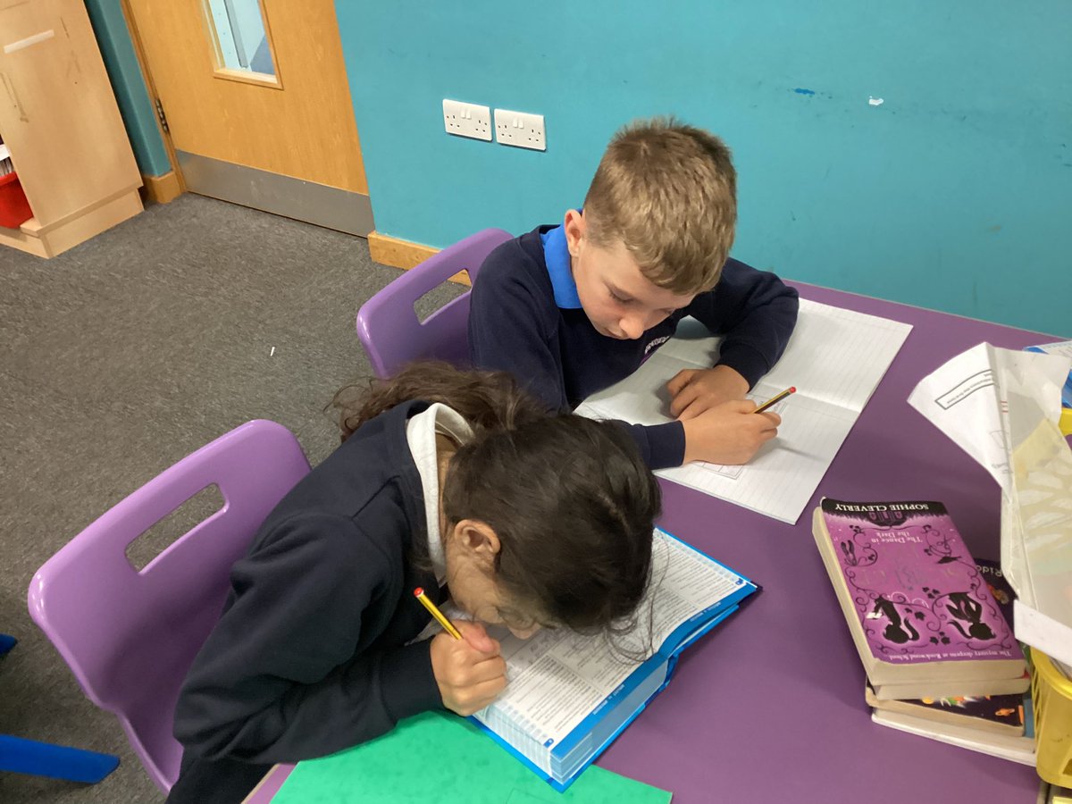OwpsFoxes's tweet photo. It’s lovely to have the Foxes back today 😊
We’re straight into some dictionary work 🧐🦊 #OWPSReading https://t.co/BAnMWe0TwQ