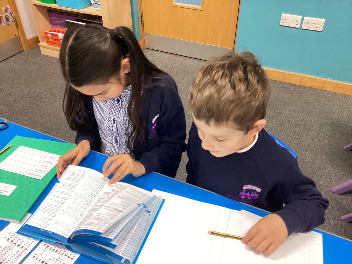 OwpsFoxes's tweet photo. It’s lovely to have the Foxes back today 😊
We’re straight into some dictionary work 🧐🦊 #OWPSReading https://t.co/BAnMWe0TwQ