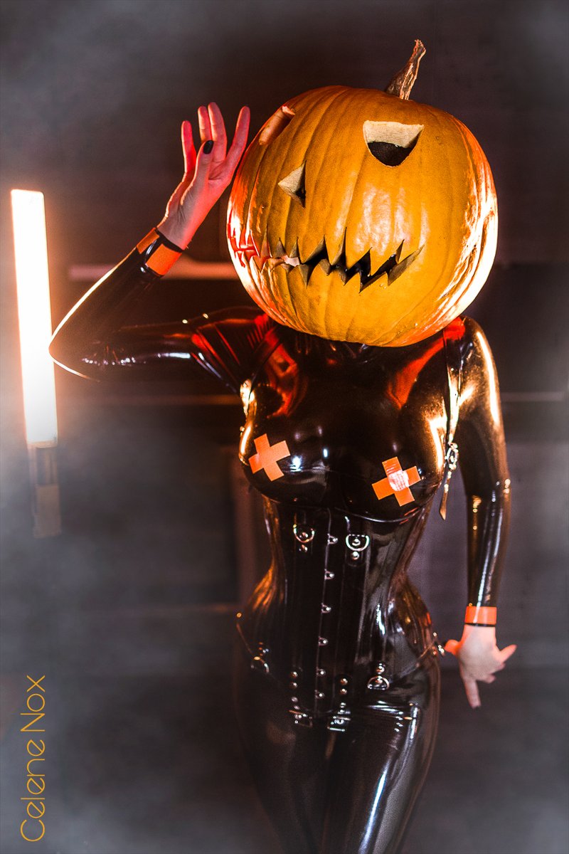 I hope you had a wonderful night! 
#pumpkinheadphotoshoot #PumpkinHead