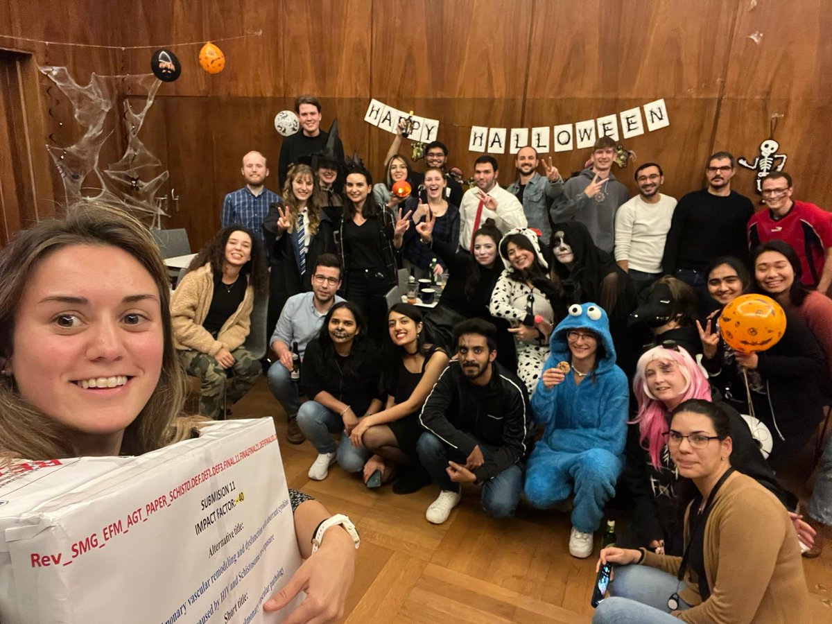 So much fun at the Fridays IMPRS Progress Report in 👻Spooktober🎃! The #PhD committee organized a fantastic Halloween quiz event after the talks. Who is your favorite spooky #scientist? 
#happyhalloween2022