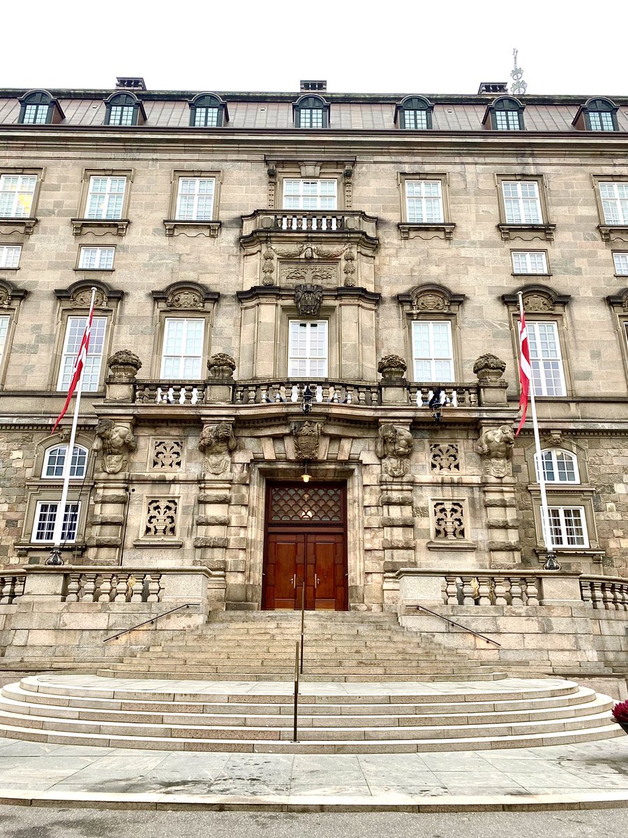 Dagens arbejdsplads. Stor og vigtig dag for Danmark. Se med på @DR1TV fra kl 16. #valg2022 #dkpol #FV22 #fv2022