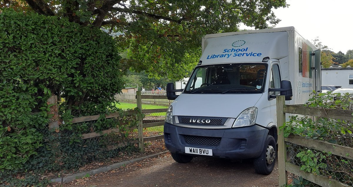 devonedservices's tweet photo. Look out for our fabulous mobile library! Delivering books and inspiring readers all over Devon! #DevonSchoolLibraryService #mobilelibraries #readingforpleasure #readingtolearn #lovebooks
@DevonEdEnglish https://t.co/mq4zjAmhVK