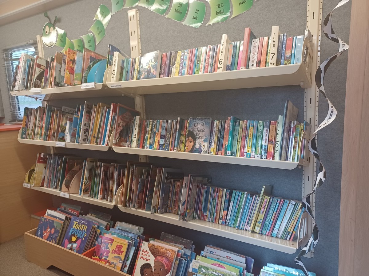 devonedservices's tweet photo. Look out for our fabulous mobile library! Delivering books and inspiring readers all over Devon! #DevonSchoolLibraryService #mobilelibraries #readingforpleasure #readingtolearn #lovebooks
@DevonEdEnglish https://t.co/mq4zjAmhVK