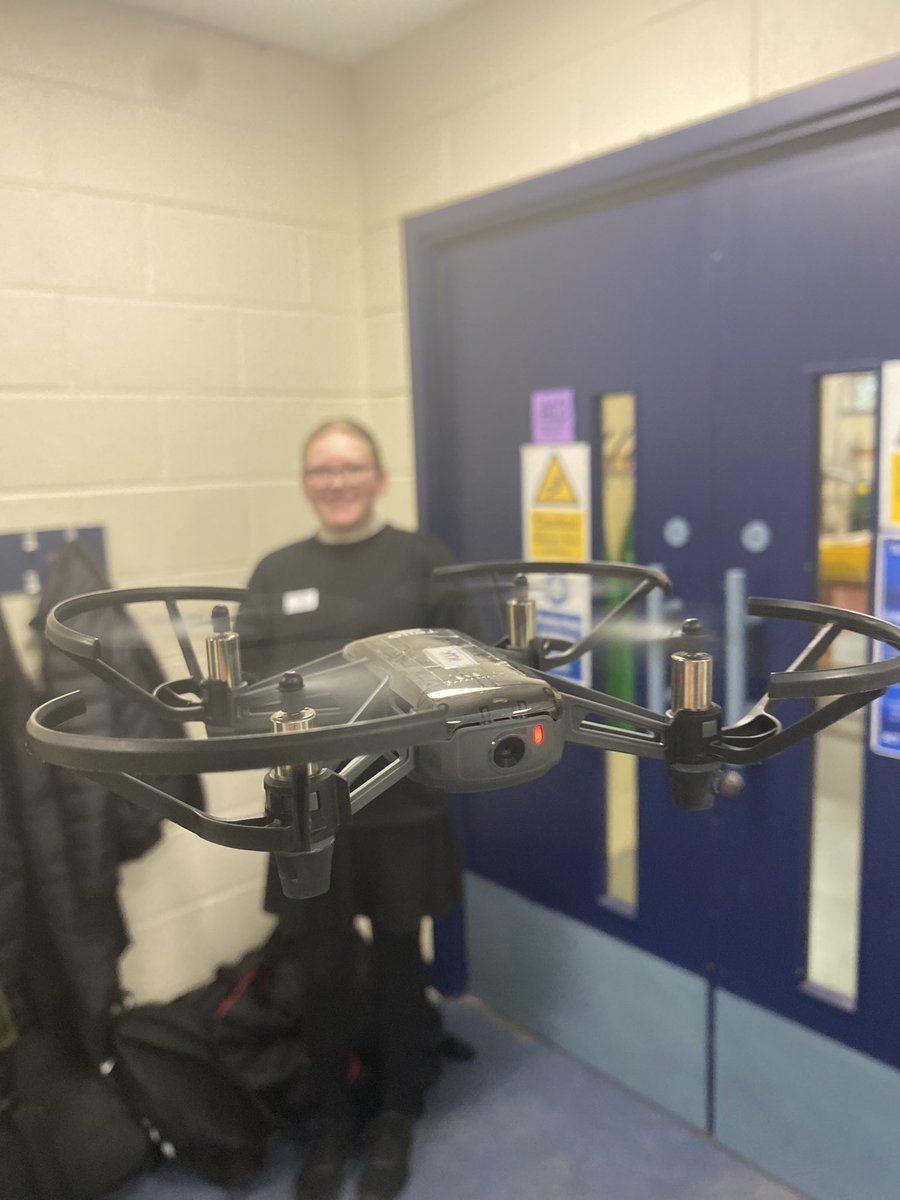 DYW_ForthValley's tweet photo. Very excited to be delivering @BuildYourFutur8 @balfronhigh with @BBCommunityteam @skillsdevscot @VeitchiABZ @CODAEH @CFA_Association @DYWScot young people immersed in workshops covering flooring, drones &amp; thermal imaging, learning about routes &amp; pathways into construction! https://t.co/cvVQqTFoTX