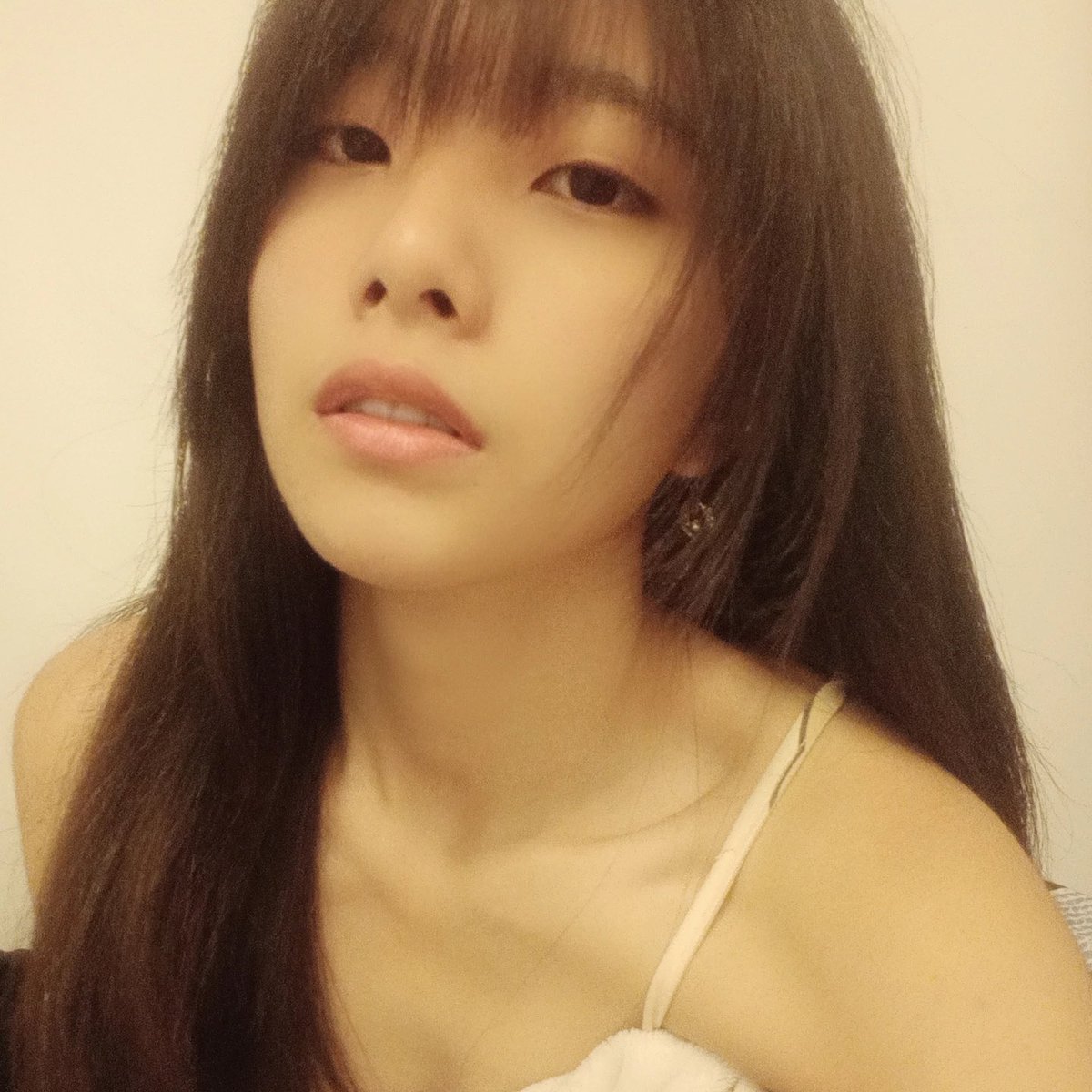 una_1769's tweet photo. 空氣瀏海跟大旁分哪個比較好呢🥺🥺
好猶豫要不要剪喔 誰要幫我決定哪個瀏海嗷呢🥺☹️ https://t.co/sueOh1aFha