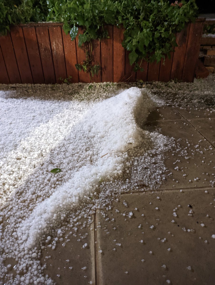 adaw's tweet photo. Just a little #hail here in #narrewarren https://t.co/SUlJAfKrKh