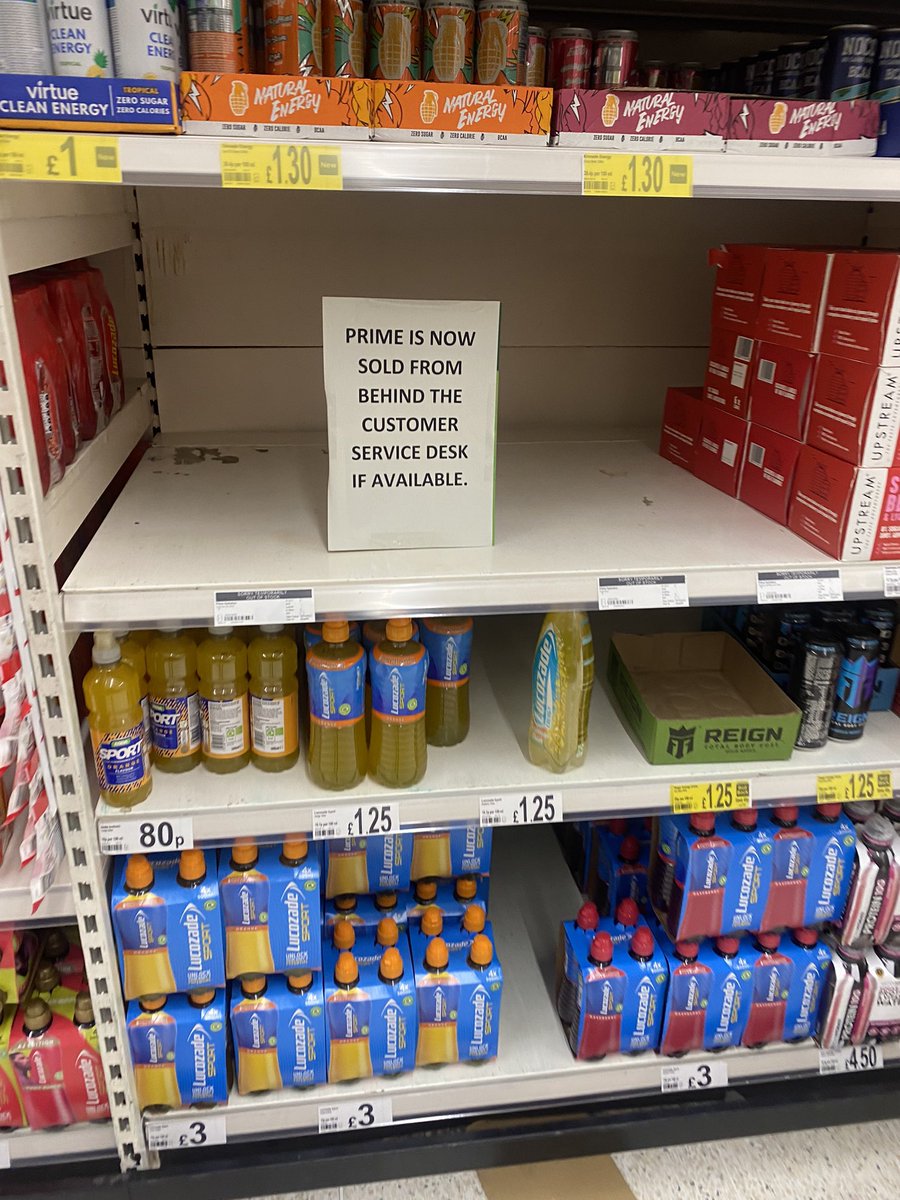kids have to go to the cigarette counter to buy there shit 😂😂😂😂 unbelievable <a href="/KSI/">ksi</a> <a href="/LoganPaul/">Logan Paul</a>