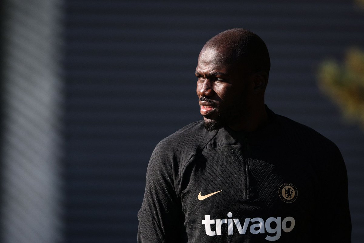 FabrizioRomano's tweet photo. Koulibaly: “We can win the Premier League this season, I want to make history”, tells @Corriere. 🔵 #CFC

“I arrive with a coach who wanted me at all costs, and then he leaves. Both Tuchel &amp; Potter play with 3 defences, I was used to a 4 with Napoli. But you never stop learning”. https://t.co/zeM4ps60Dj