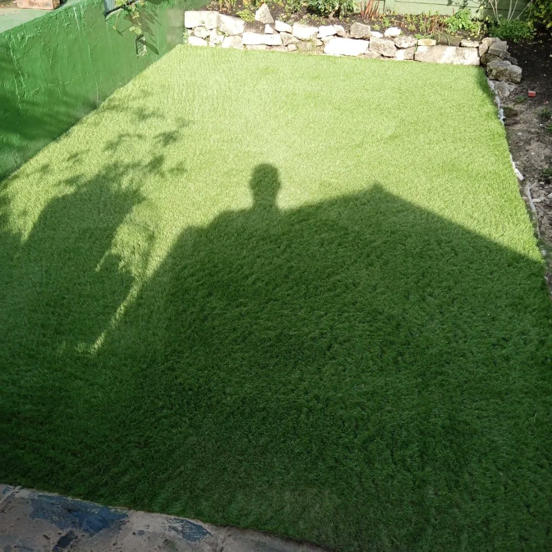 pimcoagl's tweet photo. A quick transformation in this small area. 15m² of Westminster grass. It really has turned this garden into a usable space all year round.
#teampimco #artificialgrass #grass #Lawn #landscapedesign #gardendesign #makeover #smashedit https://t.co/K0Eq3oEhNK