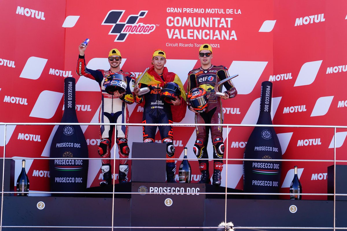 MartinoMoto's tweet photo. #RememberMotoGP #ValenciaGP #Moto2 2021. Victoria de @25RaulFernandez escoltado en el podio por @FabioDiggia49 y @Afernandez37 (foto @MotoGP) https://t.co/dOiTe9GvGw
