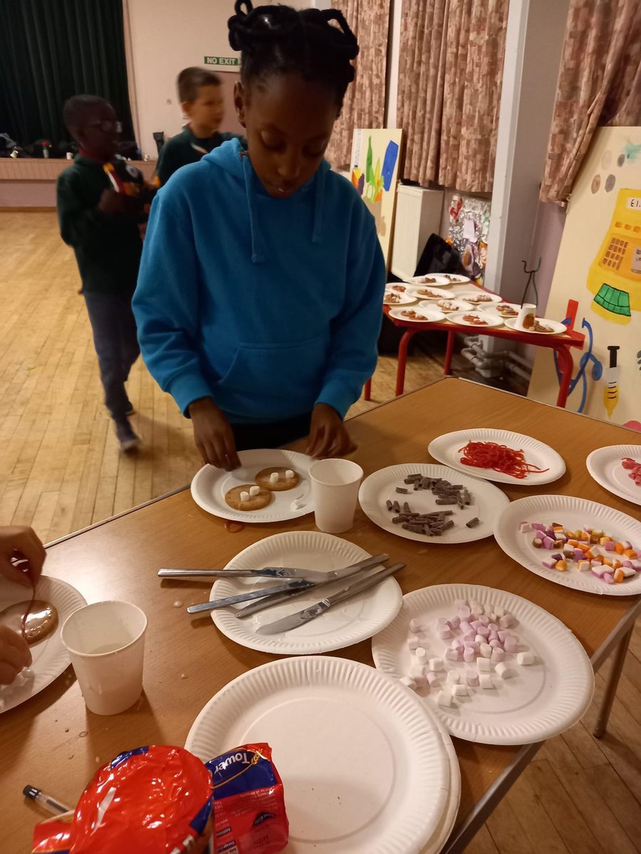 It was Halloween at Leagrave Cubs last night! They made toilet paper mummies, tasty treats and did some crafts too! #halloween #scouts #scouting