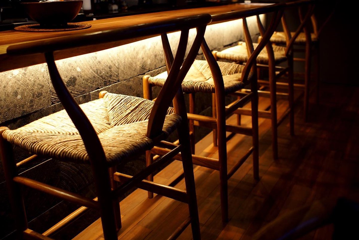 RUANGSUARAVILLA's tweet photo. 昨夜はゲリラ営業の告知が
直前にも関わらず沢山のお客様に　
ご来店頂きありがとうございました！　

また今月も臨時営業を致します。
(完全ご予約制)
11月のバー営業は以下の日程のみ
ご予約可能です。

尚、今月からバー営業のみ
テーブルチャージ(席料・深夜料金)として¥1,000(税別)を頂きます。 https://t.co/GAHIWHO8g8