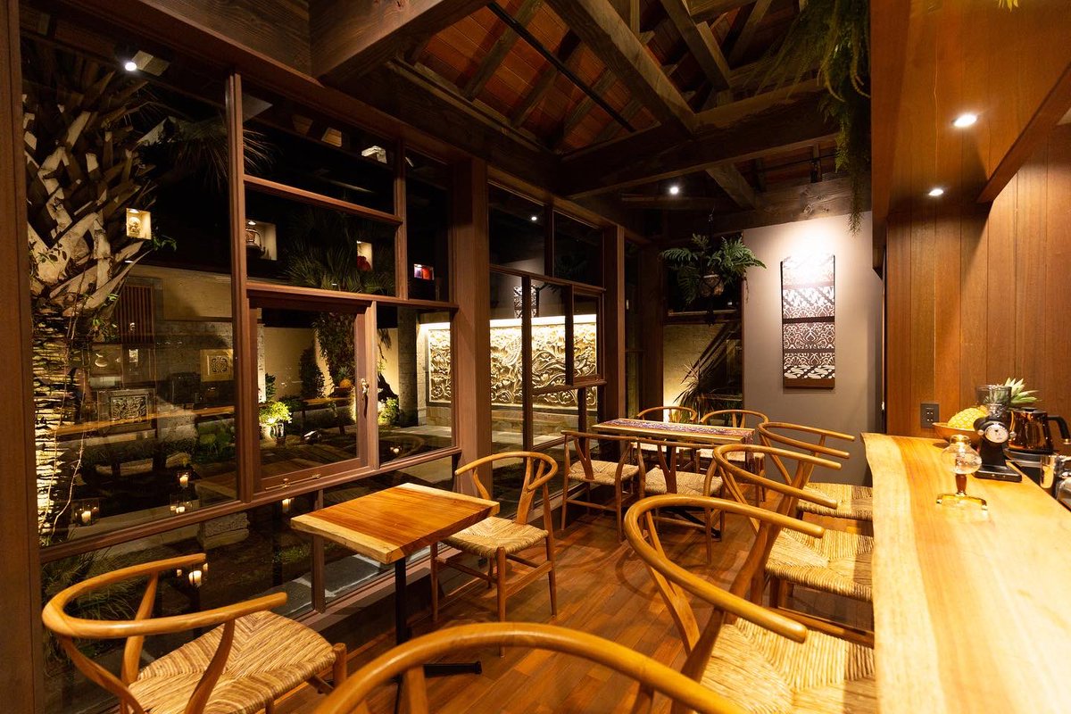 RUANGSUARAVILLA's tweet photo. 昨夜はゲリラ営業の告知が
直前にも関わらず沢山のお客様に　
ご来店頂きありがとうございました！　

また今月も臨時営業を致します。
(完全ご予約制)
11月のバー営業は以下の日程のみ
ご予約可能です。

尚、今月からバー営業のみ
テーブルチャージ(席料・深夜料金)として¥1,000(税別)を頂きます。 https://t.co/GAHIWHO8g8