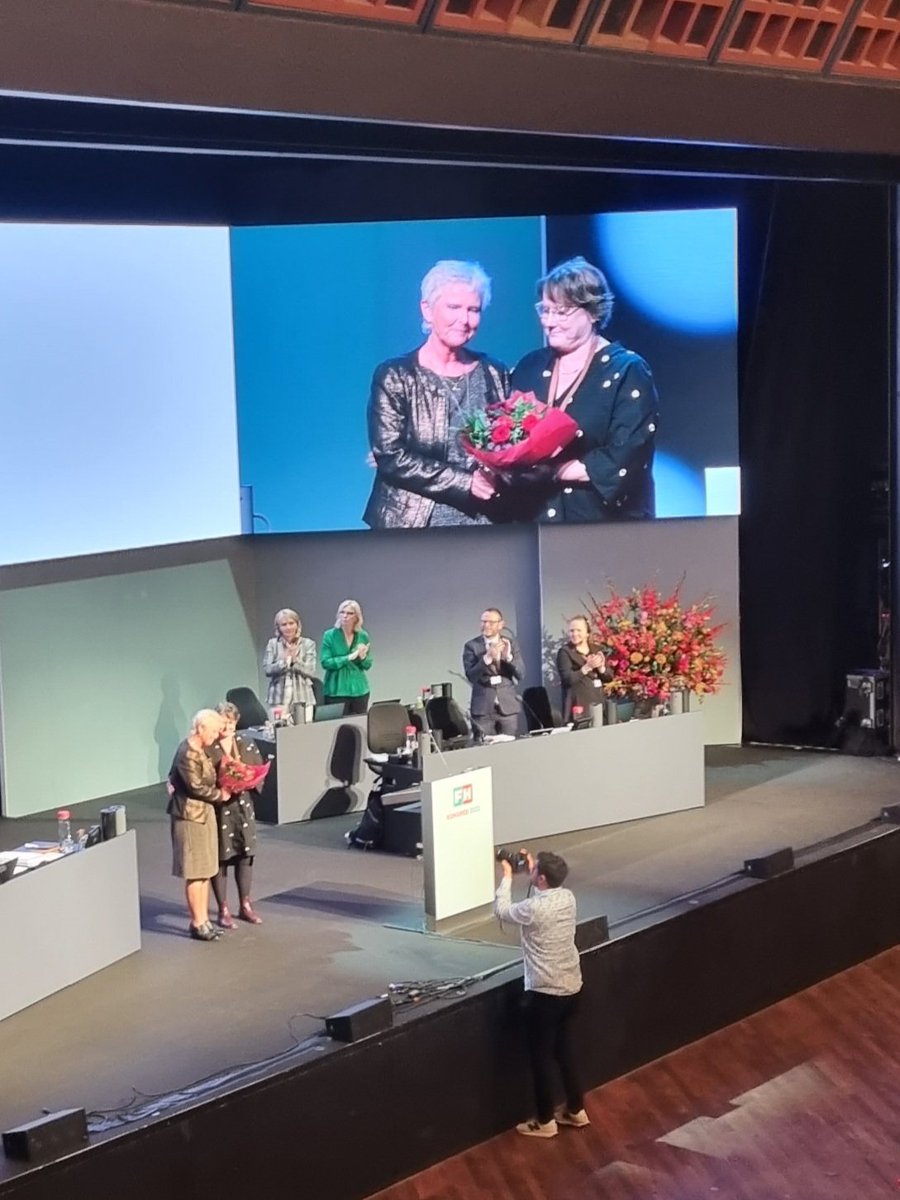 Grattis <a href="/FH_danmark/">Fagbevægelsens Hovedorganisation</a> till en fint genomförd kongress, och särskilt till <a href="/LRisgaard/">Lizette Risgaard</a> som valts till ordförande. <a href="/TCOSverige/">TCO</a> ser fram emot ett gott samarbete.