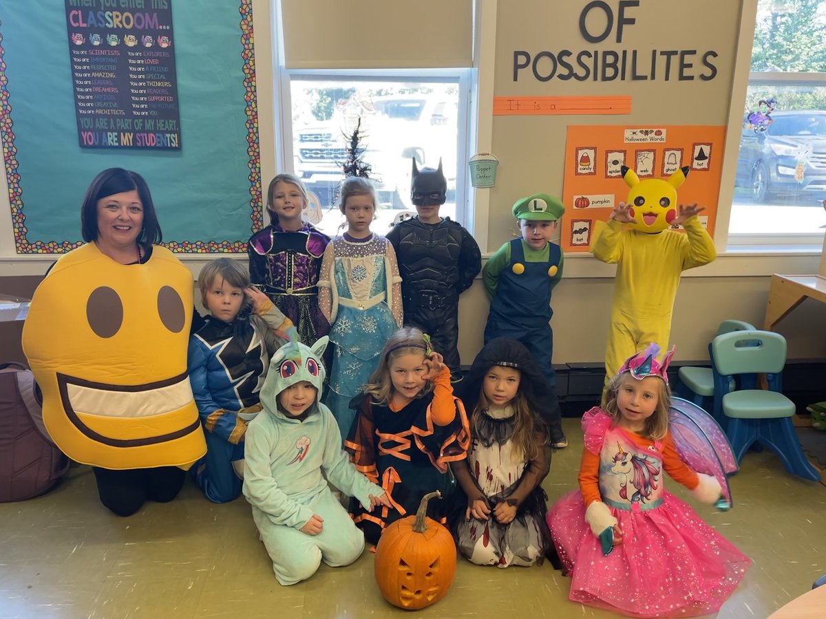 Happy Halloween from from this cute crew! ⁦<a href="/HolyCrossElem/">Holy Cross Elementary</a>⁩
