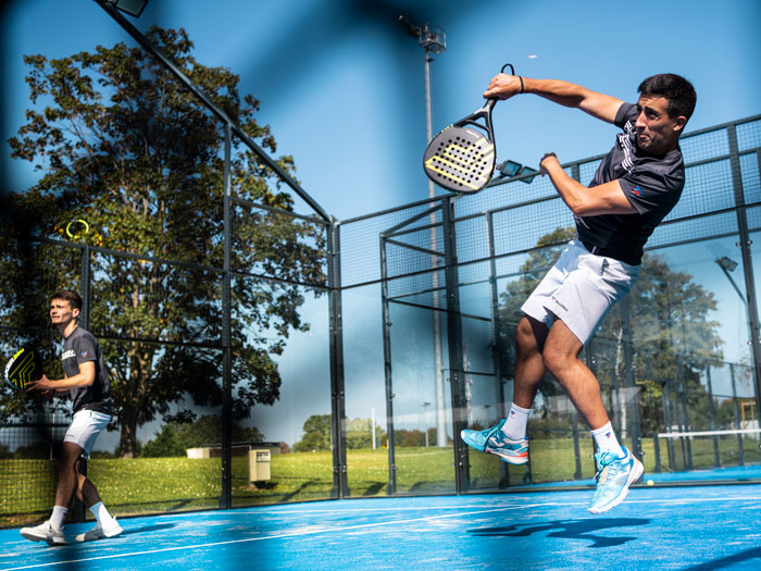 Kako uspeti v igri padela?

Padel je timska igra, kjer je povezanost igralcev še kako pomembna. Zato je idealno če lahko združimo "razbijača" in taktično usmerjenega igralca. 

Več na: loparji.si/nova-kolekcija…