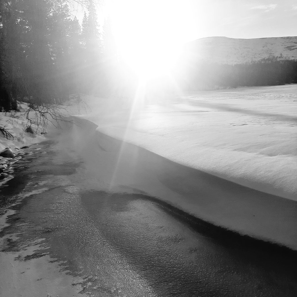 ❄️💥PhD alert💥❄️ 
in #snow #hydrology <a href="/UniOulu/">University of Oulu</a>. Come to develop #digitalization in measuring  #snow and #frozen #ground. Work with new methods and data to combine with #hydrology modeling and #remote #sensing.  Funding <a href="/mvtt_ry/">Maa- ja vesitekniikan tuki ry</a>
Details and apply: rekry.saima.fi/certiahome/ope…