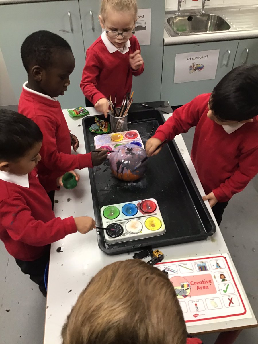 The hummingbirds are enjoying some pumpkin painting this morning! @kestrelmead