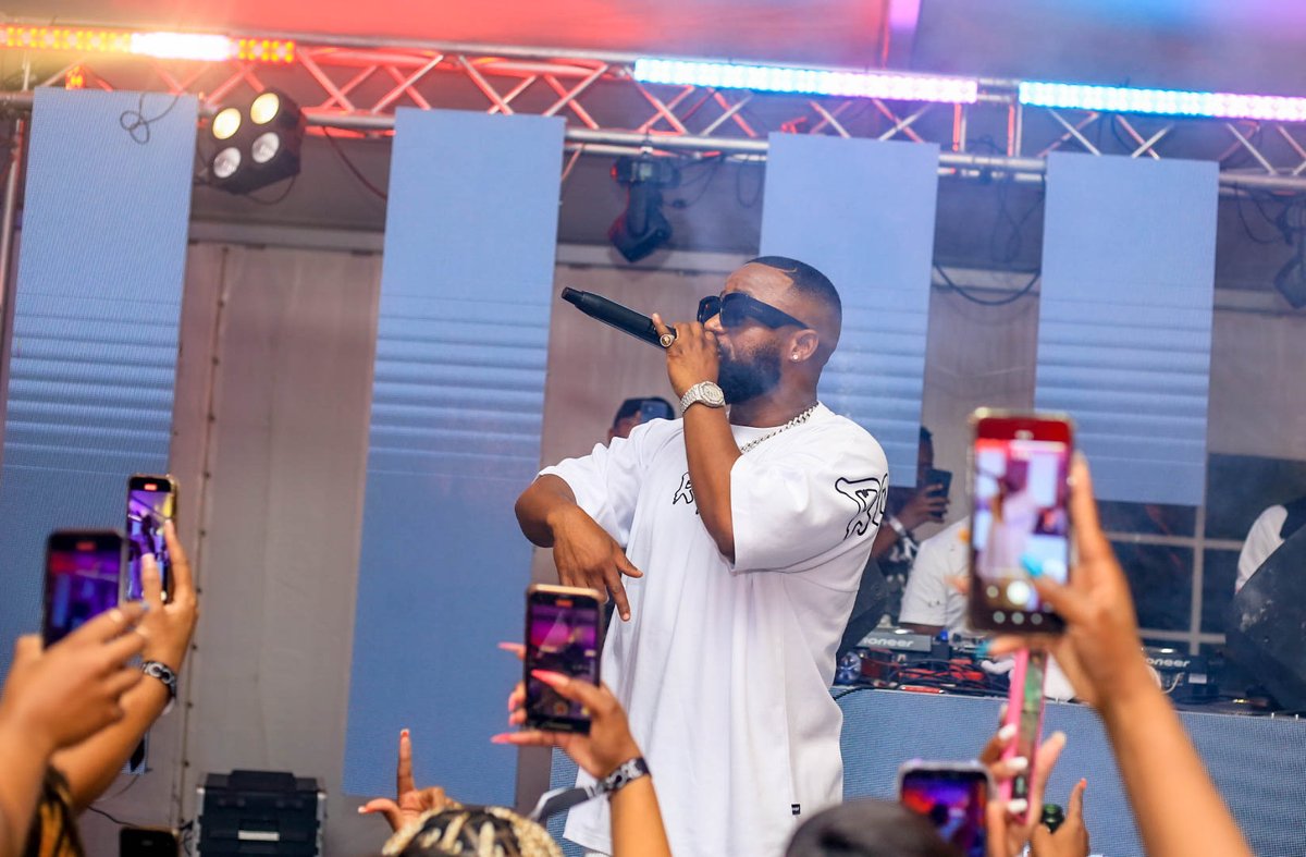 2000Lifestyle's tweet photo. When given a platform make sure to do your level best 📸 

snapped: @casspernyovest 📸

#confirmed Takeoff Quavo Migos Black Coffee Davido City of joburg https://t.co/3Wg17SDXH8