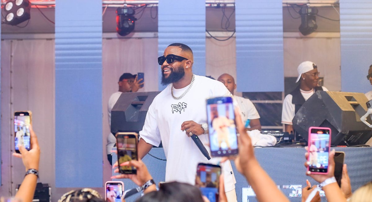 2000Lifestyle's tweet photo. When given a platform make sure to do your level best 📸 

snapped: @casspernyovest 📸

#confirmed Takeoff Quavo Migos Black Coffee Davido City of joburg https://t.co/3Wg17SDXH8