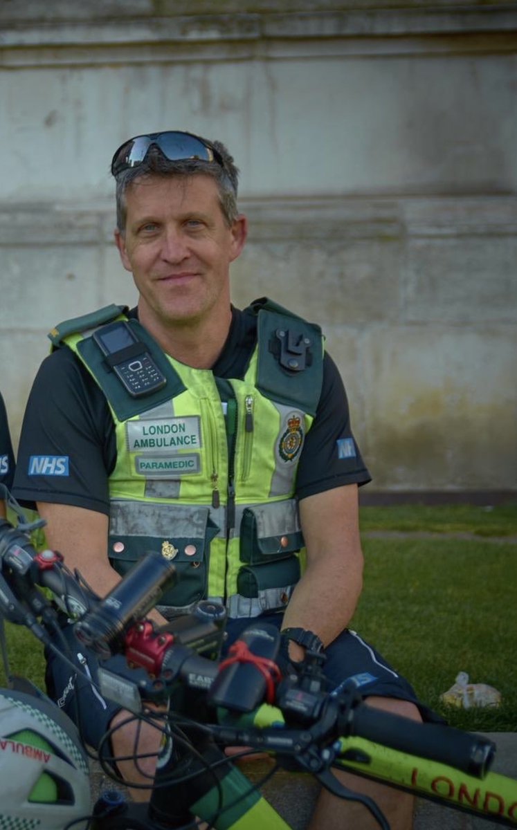 After 25 years working for @Ldn_Ambulance - #Cycle #Paramedic John is retiring! A sad day for #TeamLAS - a fantastic colleague and paramedic. Thanks for all you have done for our patients and enjoy the rest! #TeamLAS #tuesdayvibe #London #Ambulance