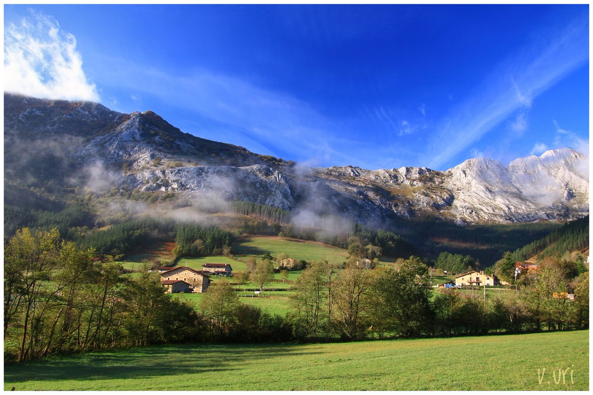 VictorUriarte10's tweet photo. ☁️Behe-lainoa #Larrano #Anboto #Atxondo 
@Euskalmet https://t.co/CSswfEMRhu