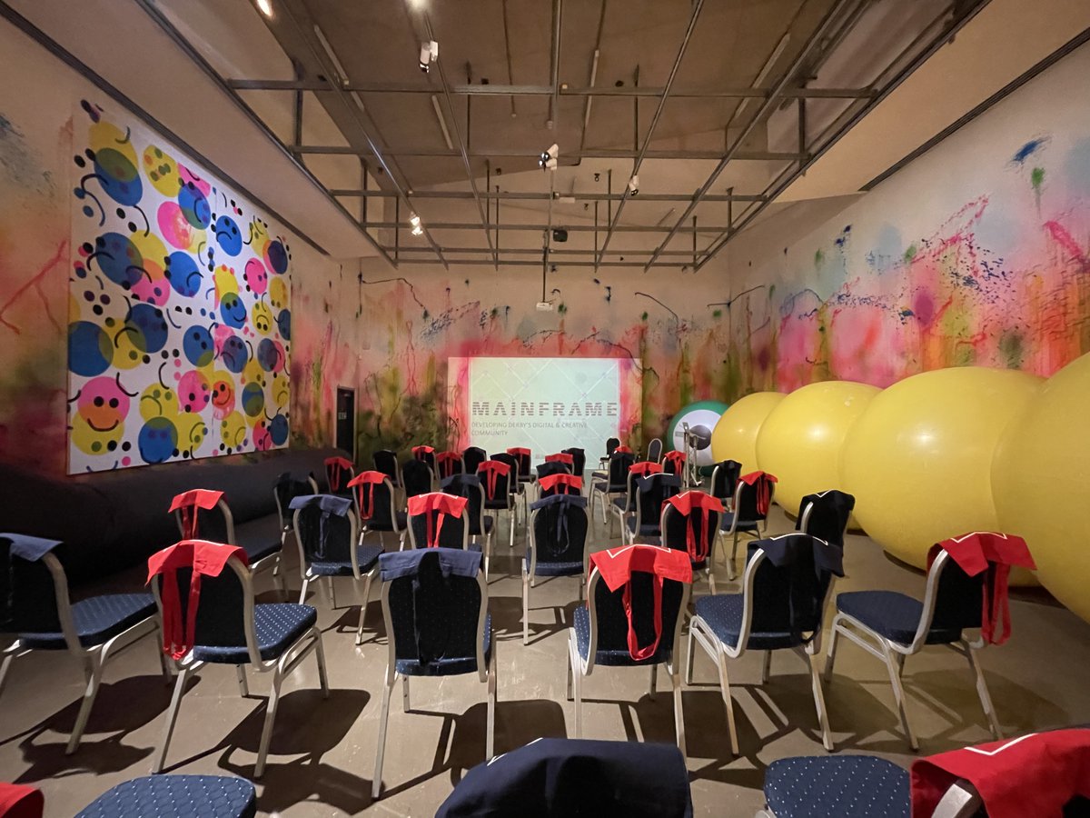 PaperBagCo's tweet photo. How to make a great first impression 😍 Our bags are also perfect for making an impact at events. See our bags taking centre stage at this event in the Gallery at QUAD. 

Got an event coming up? See our eco bags >> https://t.co/D0LT3gFE2N

#event #branding  #printedbags https://t.co/plKKS9x6BA