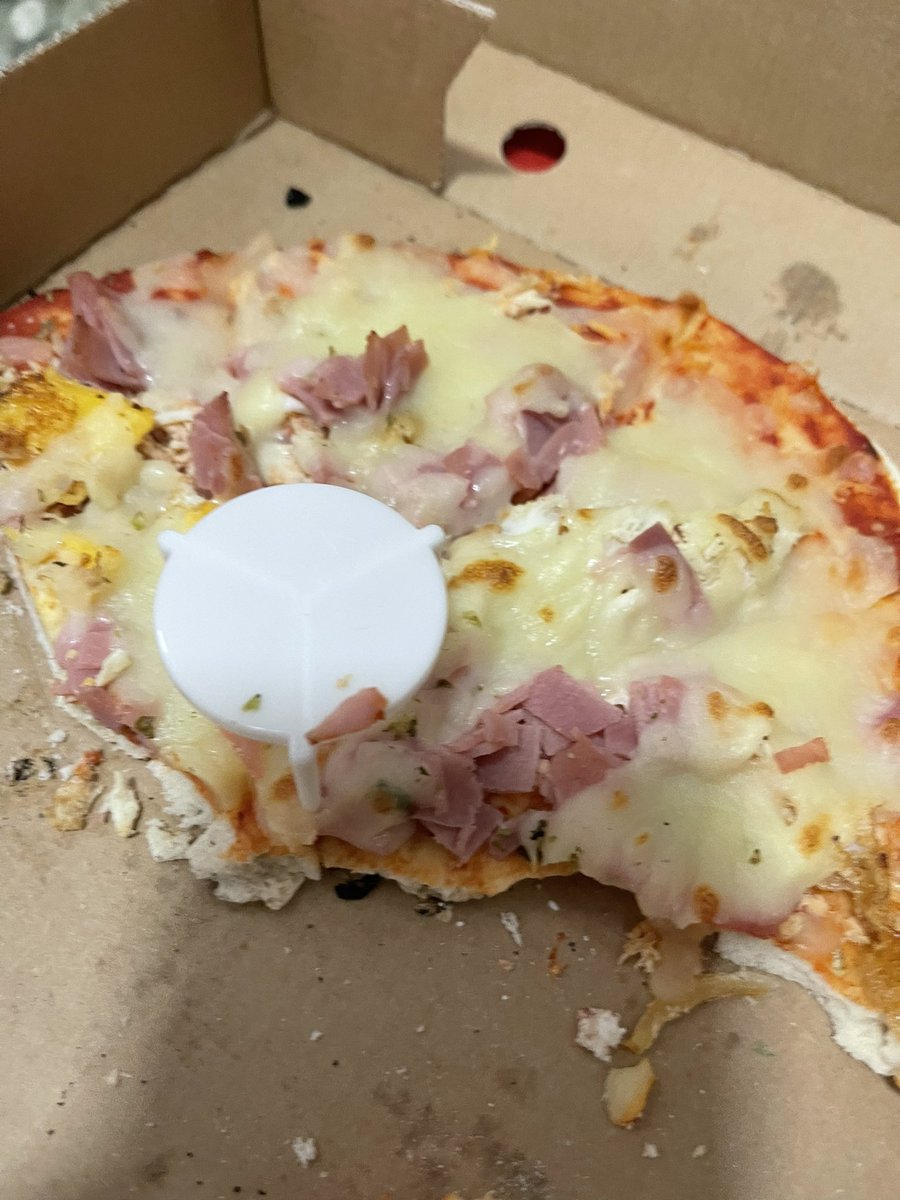 anamaegav's tweet photo. La pizza a media mañana que sobro anoche 🤤🤤 https://t.co/s8V2jz7BOy