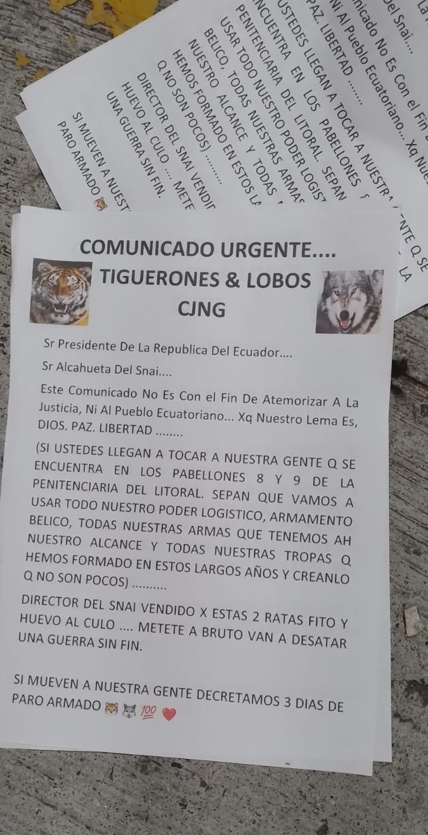 omaridrovo's tweet photo. Se han dado varios atentados con coches bombas en #Guayaquil y #Esmeraldas esta madrugada, a parte han matado a 2 policías. Hay muchos familiares afuera de la Penitenciaría del Litoral preocupados por que algo grande va a pasar, y el infeliz de Lasso se fue de VACACIONES!! 🤬😠. https://t.co/7cRuacyVTE