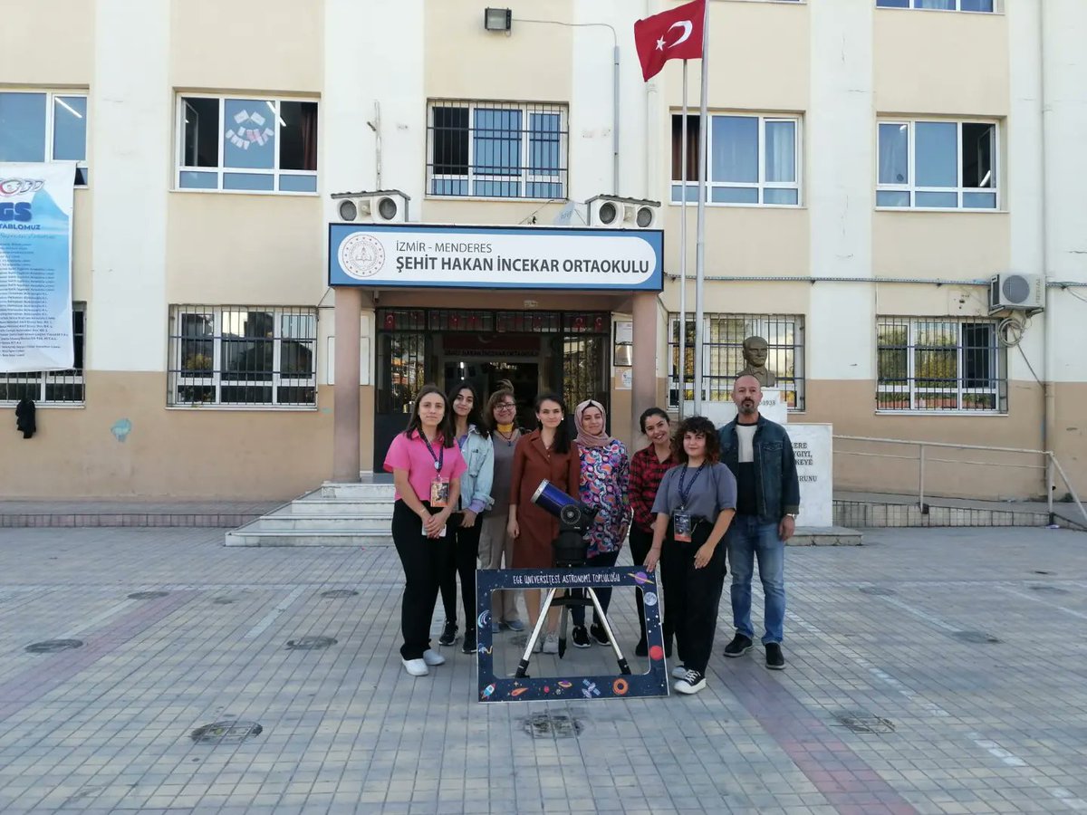 euastroege's tweet photo. Gözlemevimizin Teleskobu Köye Getirdik projesi kapsamında dün @EUObservatory ile birlikte Menderes Şehit Hakan İncekar Ortaokulu'nda 400 öğrenciyi teleskopla buluşturduk. https://t.co/QXdKP9tAlD