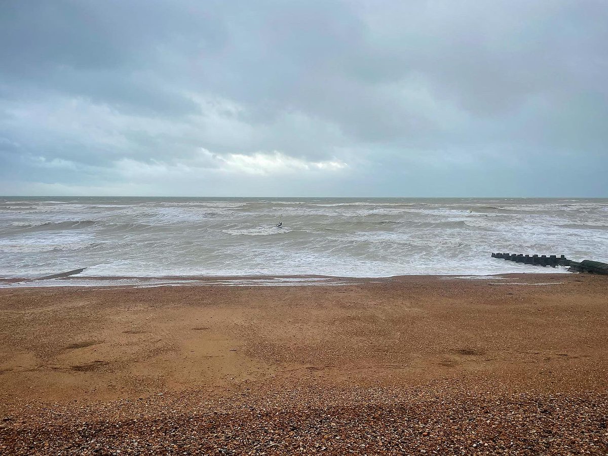 RunoverRainbow's tweet photo. Wild and windy run this morning. Definitely blew away the cobwebs and everything else as I was blown along the seafront! #running #activenurses https://t.co/XdVlY0477T
