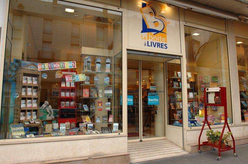 RCValdeLoire's tweet photo. #Patrimoine 💠
🗓 Le 05/11 à la librairie La Boîte à Livres (#Tours), découvrez le livre du Service Patrimoine et Inventaire de la @RCValdeLoire "Le #vitrail en #Touraine au XIXe siècle : un foyer de création" 📕

✍️ Dédicace par O. Geneste dès 15h 🕒

ℹ️ https://t.co/2AFRrENSpc https://t.co/oY31QKZObi