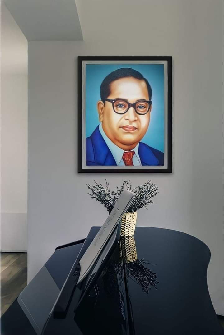 कौआ कोयल की आवाज को दबा सकता है मगर खुद की आवाज मधुर नहीं बना सकता….. उसी तरह निंदा करने वाला व्यक्ति सज्जन को बदनाम कर सकता है मगर….. खुद  सज्जन नहीं बन सकता.... ✍️
@ Jai Bhim 🔥❤️🙏