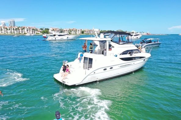 MiamiParty4u's tweet photo. Enjoy the #miami isles with this 47' MERIDIAN 🚤🏙 🌅
Book your yacht now and try our "Daytime &amp; Sunset charters" 🌊🚤
DM us for more options😎
🌴Private boat &amp; yacht rentals!
👉🏻Call us now at 786-377-6249
⛵ @miamiparty4u
#miamiluxurylife #miami305 #luxurylifestyle https://t.co/ZOQLNioCsF