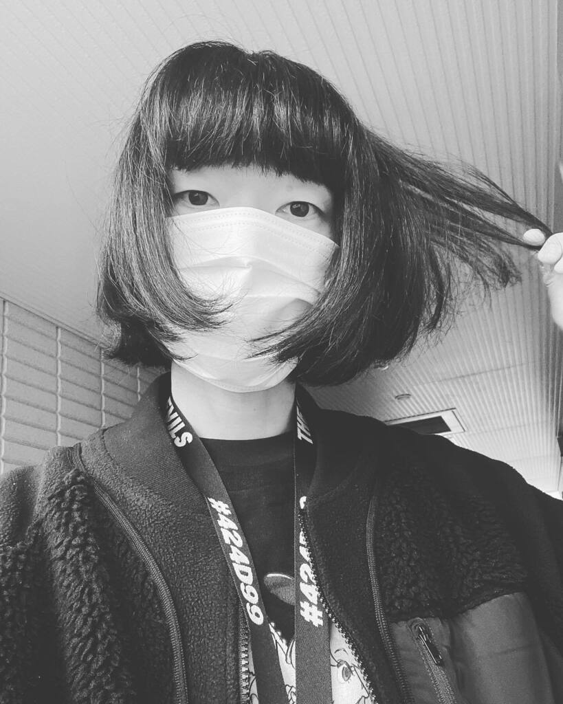 shullys1219's tweet photo. 最近のあたしです👾
大体、この髪型w
#シュリーズ #ブラックコーデ #ボブ
#前髪 #前髪ぱっつん #おしゃれさんと繋がりたい #黒髪ボブ #黒髮 #solidline #424D99 https://t.co/6wT6GHaTow