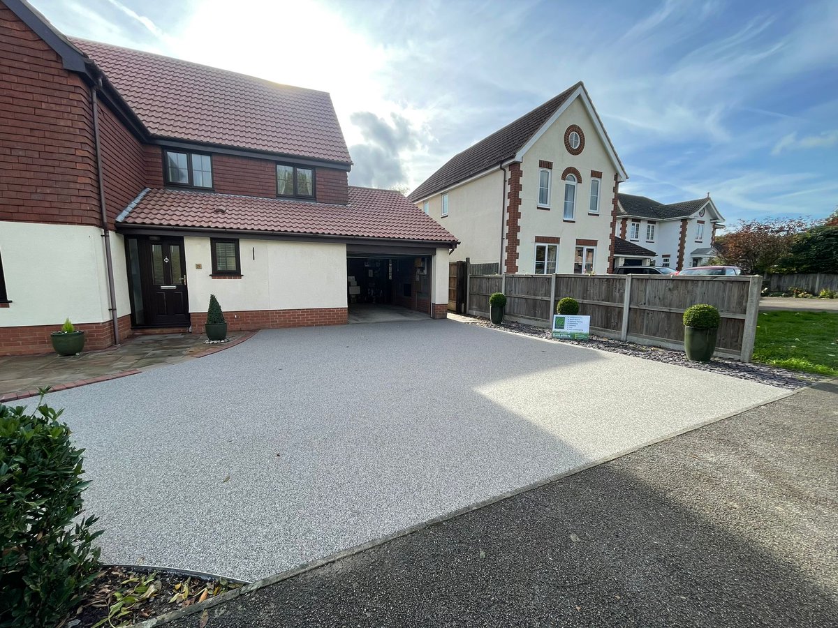 Grosvenorgrass's tweet photo. Long Stratton, Norfolk.

We finished this Resin Driveway last week for our lovely customers after transforming their beautiful back garden back in the summer. Our work here is complete. Thank you Mr &amp; Mrs Knights 🥰 https://t.co/kuZEmDQwGG