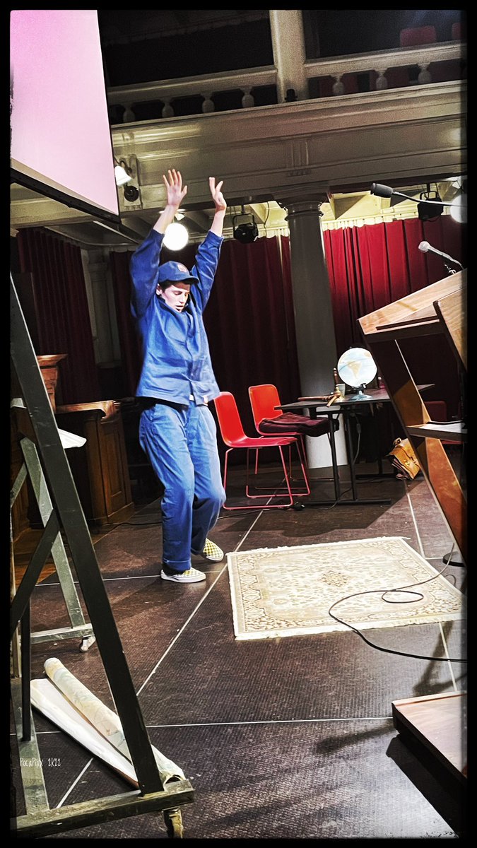 aldith_hunkar's tweet photo. 🎓🎵 Slot van de #Geschiedenisles: rapper ELMER! Over rappende vrouwen zonder sorry!
@FSiteNu @DeRodeHoed #HERstory https://t.co/Y8hiimdH0b