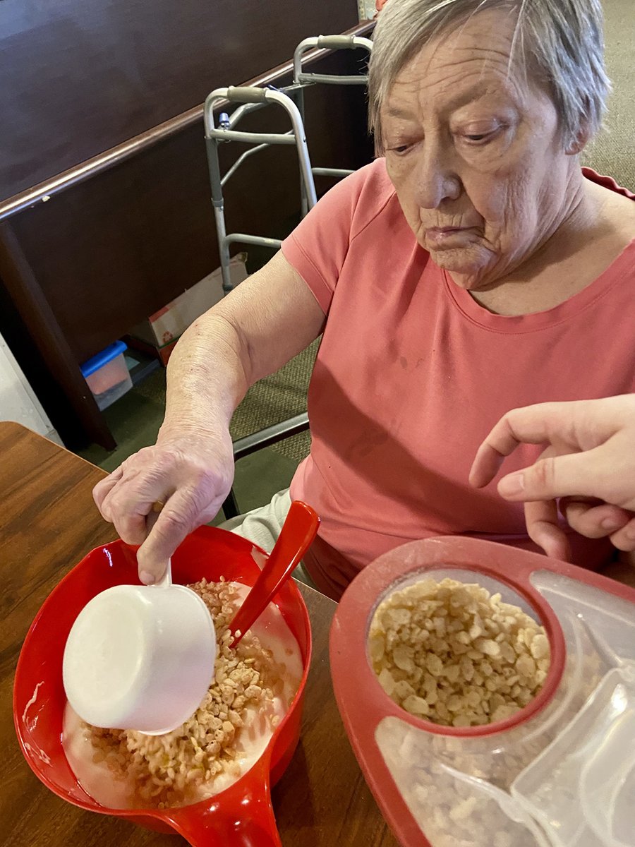 StAndrewsHC's tweet photo. Baking is love made edible. Our BFF’s enjoy making Rice Krispie Treats.
#trilogyliving #seniorliving #memorycare #bffprogram #creativecooking https://t.co/Qt8nW1hOkb