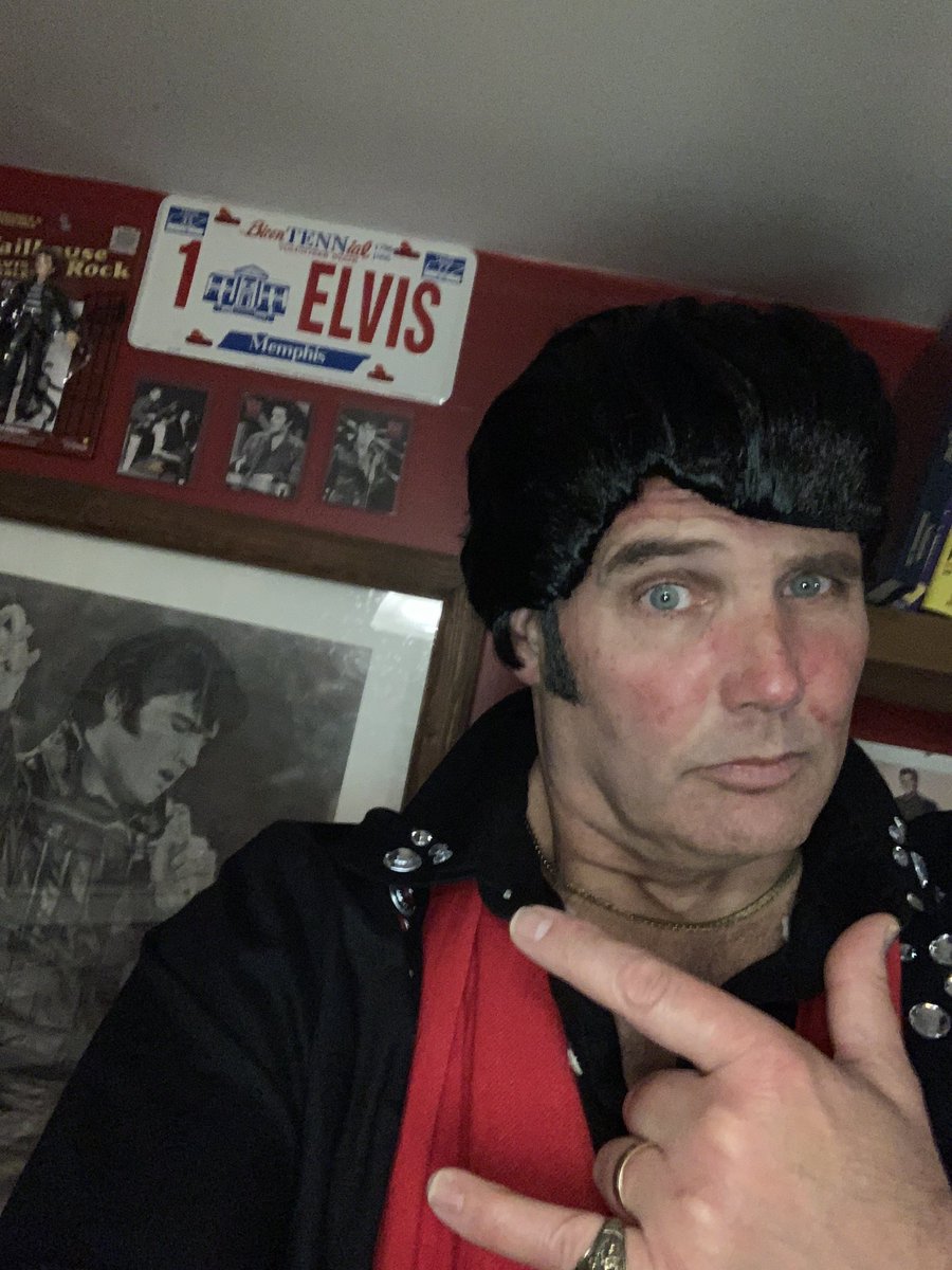 Happy Birthday to my king who continues to rock my world on a daily basis!! Love you @TDekester