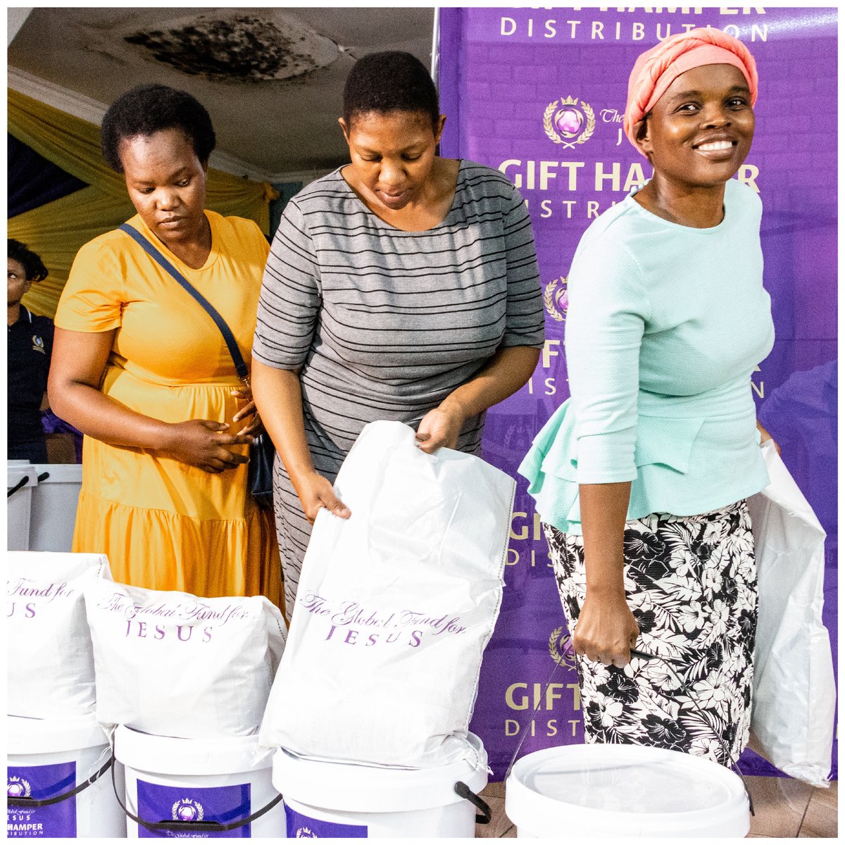 Real_GFFJ's tweet photo. KwaZulu Natal was our next stop in our quest to #DistributeHope, where we handed out food and stationery hampers in the city of Durban.
Click the link below to find out how you can get involved.
https://t.co/XVu4QLvO1A
#gffjhamperdistribution
#gffj
#gffjdurban https://t.co/8ToxVD1uZz