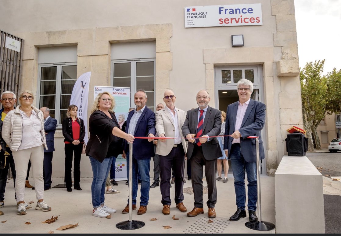Prefet11's tweet photo. Inauguration des France Services de #Villemoustaussou et d’#Alzonne par @Prefet11 aux côtés des élus et partenaires institutionnels 
➡️ pour un service public de proximité, ➕humain et➕accessible qui se déploie sur le département 
➡️ 24 sites ouverts 
#cohesion  #territoire https://t.co/JxlS4hrD2p