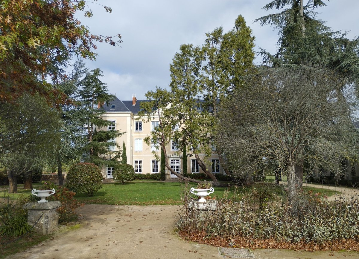 JVaudere's tweet photo. Ce matin, à Parigné-l'Évêque (72), au château de la Vaudère. https://t.co/iF70s9DHrx