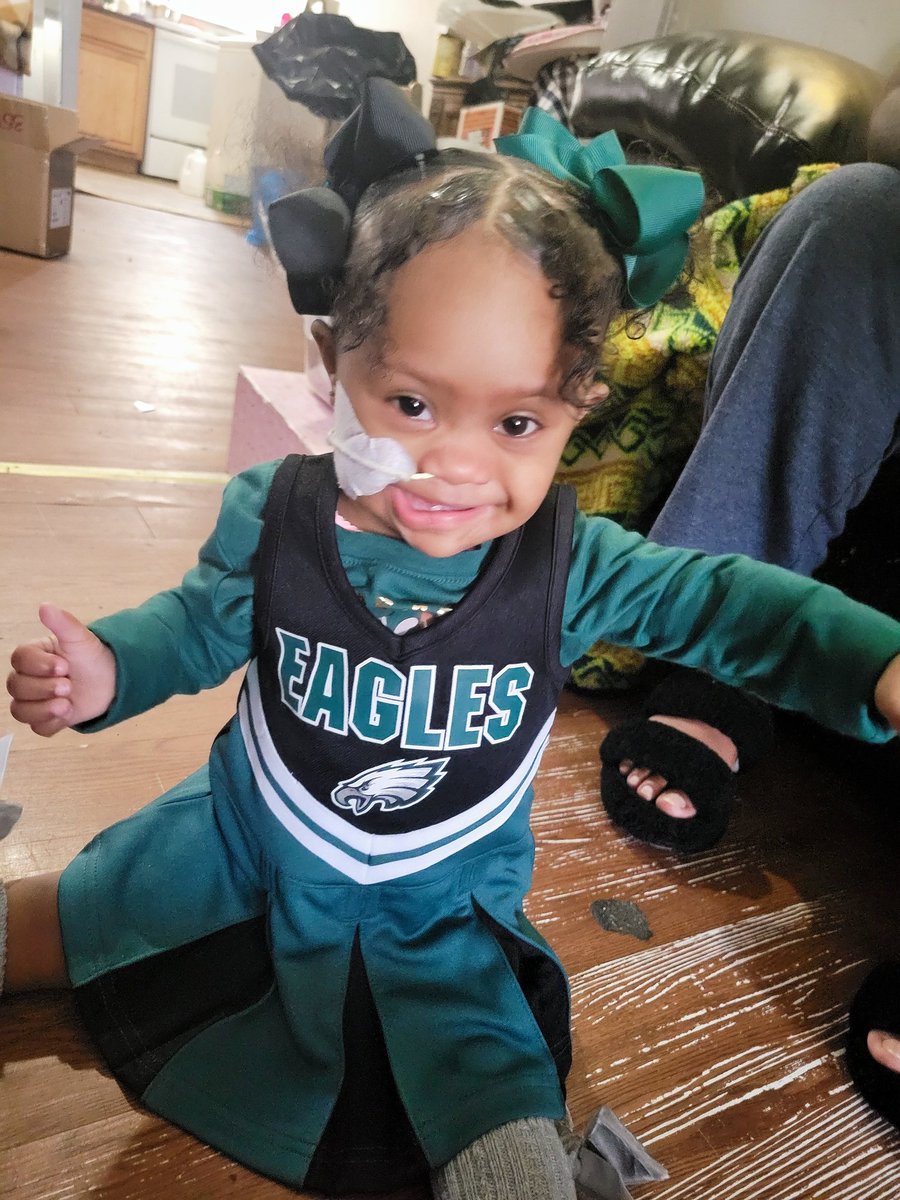 tionaj23's tweet photo. MS. WYNTER'ROSE WAS AN EAGLES CHEERLEADER 🤸‍♀️🤸‍♀️let's go EAGLES https://t.co/ER4cp27Qlo