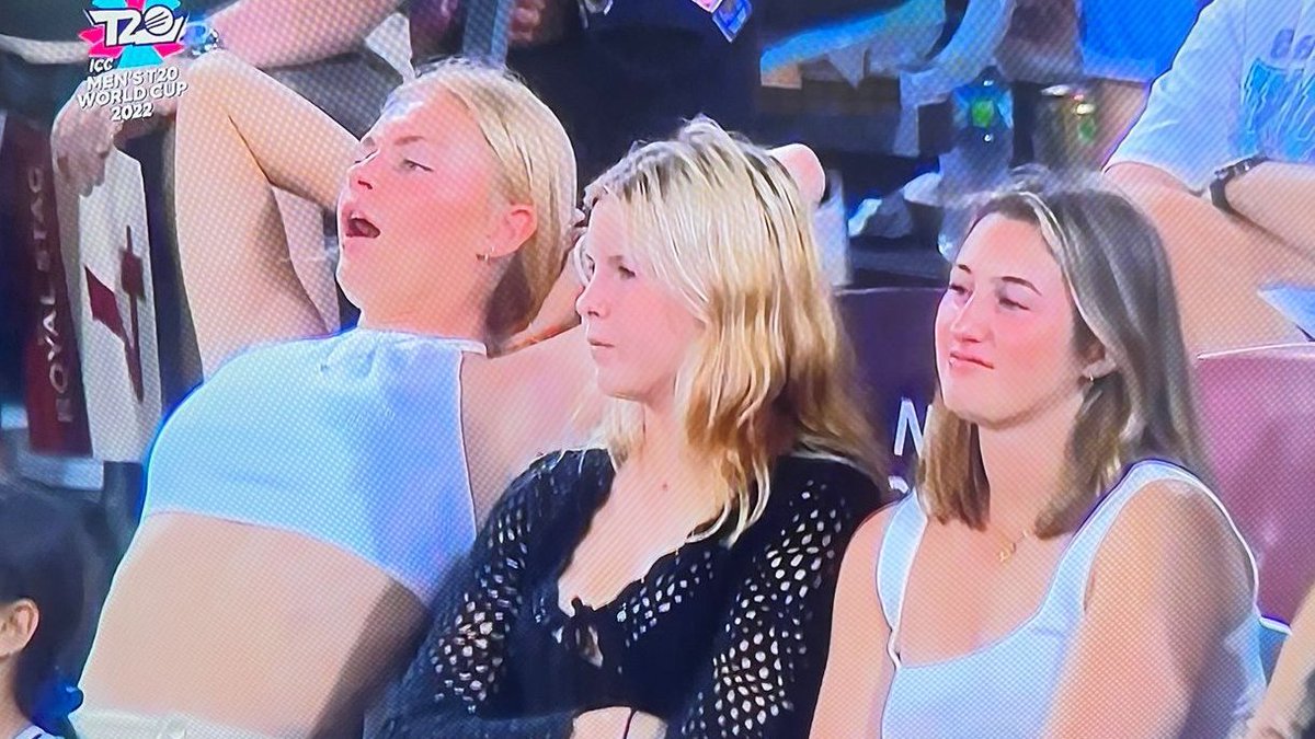 Iam_Sh05's tweet photo. Cameraman never fails to disappoint #INDvsBAN #ENGvNZ https://t.co/Lpl8gjYpsi