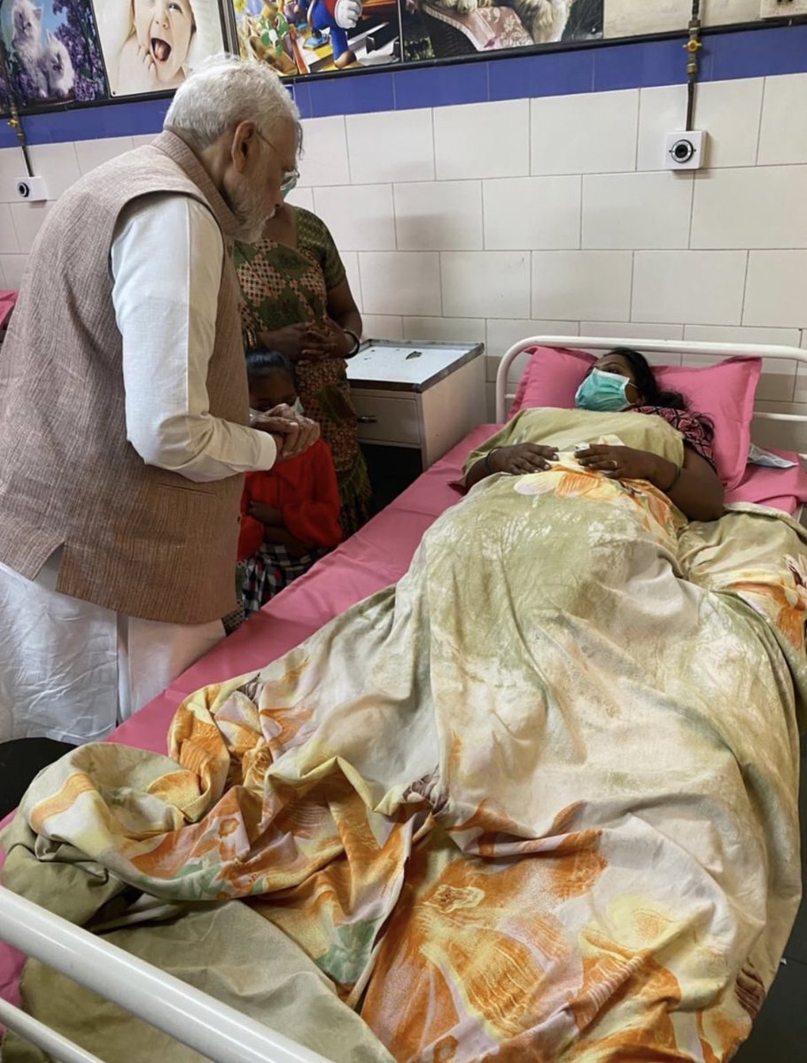 आजतक किसी सरकारी अस्पताल में इस तरह के वॉलपेपर नहीं देखें होंगे आपने 

टॉम एंड जैरी से लेकर बच्चों के फोटो लगाकर अस्पताल सजा दिया गया है, देख लीजिए