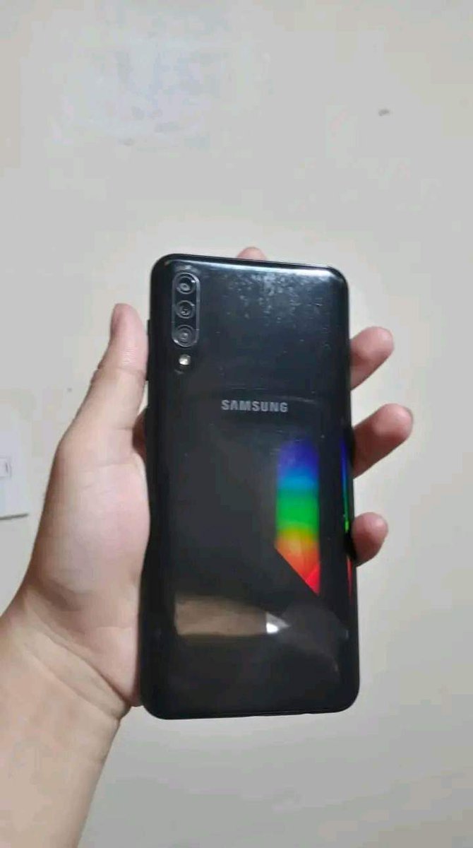 straytoffee's tweet image. wts lfb - ph cebu

hello guys !! not kpop related but we need funds :(((

SAMSUNG GALAXY A30S
2nd hand — fully functional!
one issue: no charger (type c)

6,500 php + lsf

can throw in official kpop (stray kids) freebies if ever !!