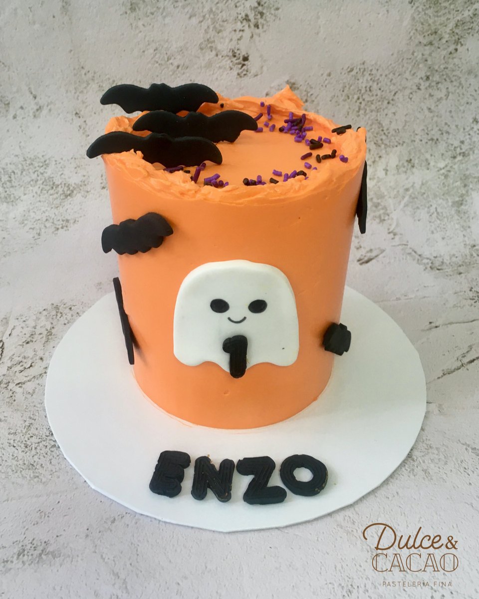 DulceyCacao's tweet photo. En estas fechas el tiempo no da para dedicarle a las redes sociales, así que siempre estoy tarde. Este fue del año pasado para un cumplemés. 

#dulceycacao #postrespanama #postrespty #cakespanama #cakesbuttercream #cakehalloween #buttercreamcake #halloweencake https://t.co/EhBAAoOJrS